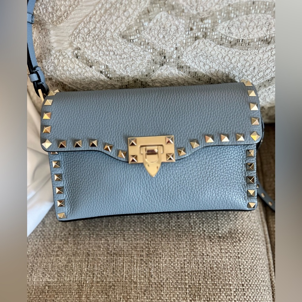 VALENTINO GARAVANI
Metallic Pebbled Calfskin small.